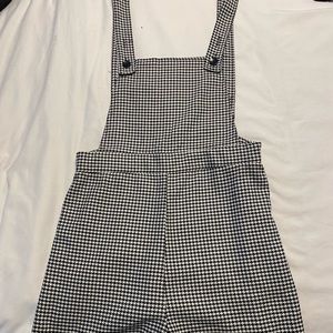 Overall shorts. Black and white checkered print. I’m good condition.